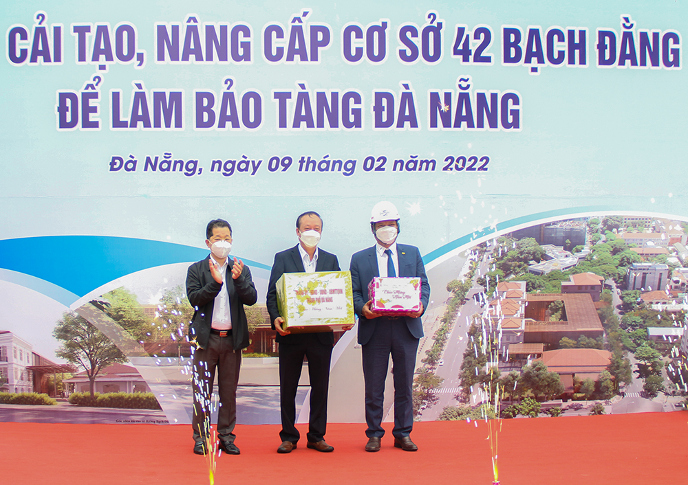 Bí thư Thành ủy Nguyễn Văn Quảng thăm, động viên ra quân đầu năm 2022 tại một số dự án trọng điểm tại TP Đà Nẵng
