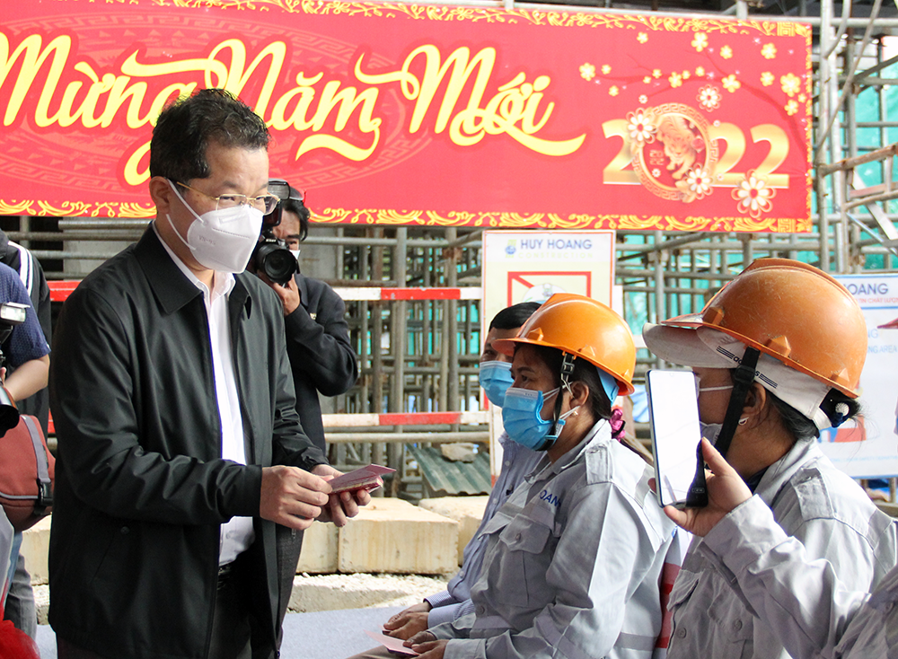 Bí thư Thành ủy Nguyễn Văn Quảng thăm, động viên ra quân đầu năm 2022 tại một số dự án trọng điểm tại TP Đà Nẵng