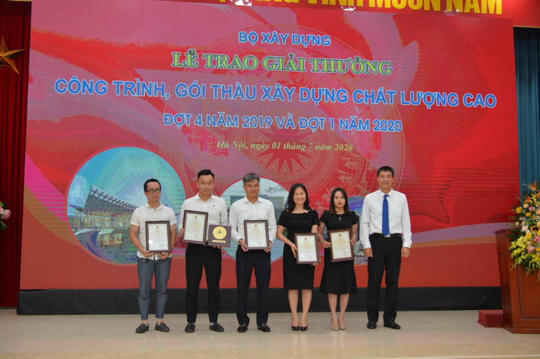 Trao giải công trình chất lượng cao - công trình cung thiếu nhi Quảng Ninh